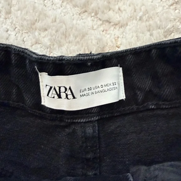 Women’s Zara High Waist Black Frayed Denim Shorts Size 0 - Picture 3 of 6